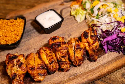 Brochettes de poulet grillées